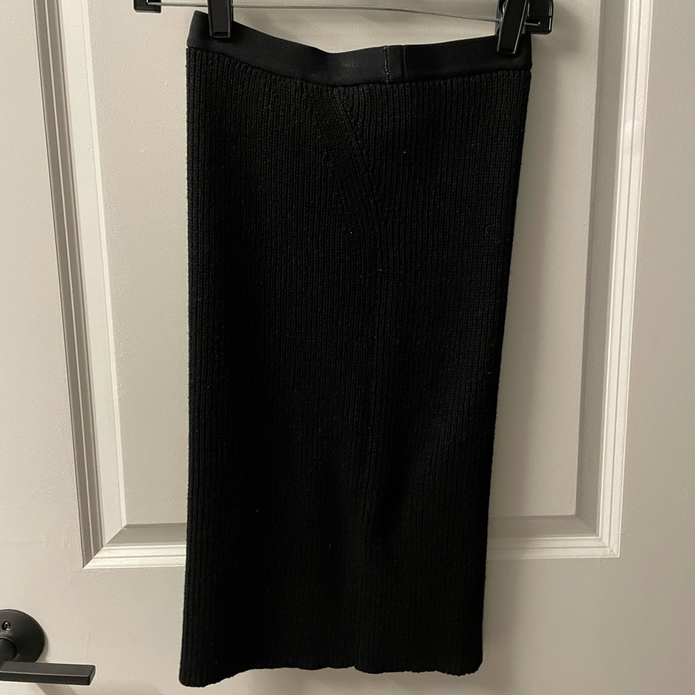 FINAL SALE! Uniqlo Black Pencil Skirt - Picture 1 of 5